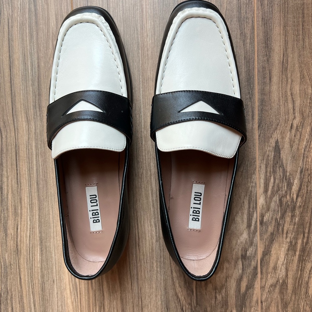 BiBi Black and White Women's Loafers